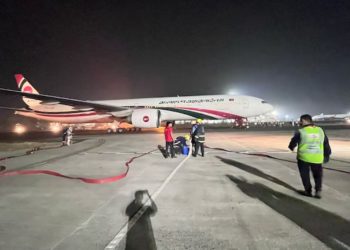 Bangladesh Plane Emergency Landing : भारत में हुई बांग्लादेशी प्लेन की इमरजेंसी लैंडिंग, दुबई जा रही थी फ्लाइट