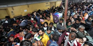 New Delhi Railway Station Stampede: कैसे मची नई दिल्ली रेलवे स्टेशन पर इतनी भयानक भगदड़? भयानक मंजर की जाने पूरी कहानी