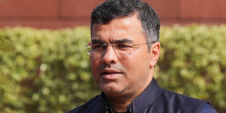 Delhi Result : दिल्ली का बाजीगर ! प्रवेश वर्मा के सर सज सकता है दिल्ली का ताज, केजरीवाल को दी मात 