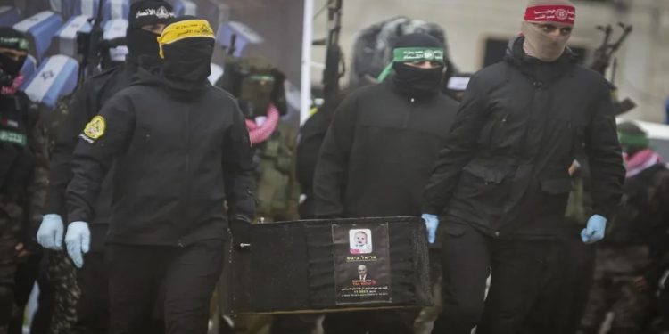 Israel News: तीन बसों में हुआ सीरियल ब्लास्ट, तेल अवीव में सेना का सर्च ऑपरेशन जारी 