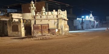 Meerut : पुरानी मस्जिद पर से चला हथौड़ा ! आधी रात को सड़क पर मचा हड़कंप