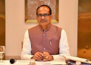 Shivraj Singh Chauhan : एयर इंडिया पर भड़के शिवराज सिंह चौहान, टूटी और धंसी हुई सीट मिलने पर जमकर लताड़ा