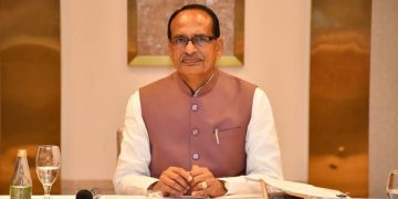 Shivraj Singh Chauhan : एयर इंडिया पर भड़के शिवराज सिंह चौहान, टूटी और धंसी हुई सीट मिलने पर जमकर लताड़ा