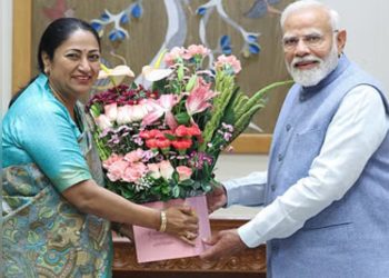 Delhi : PM मोदी से मिलीं CM रेखा गुप्ता, शपथ के बाद पहली बार की मुलाक़ात 