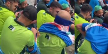 IND vs Pak Match : गिरगिट से भी तेज रंग बदलते हैं पाकिस्तानी, टीम को हारता देख पहन ली भारत की जर्सी