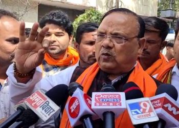 Mahashivratri 2025 : महाशिवरात्रि से पहले फिर आया फरमान! आखिर भगवा और तिरंगे से क्यों सजी दुकानें ?