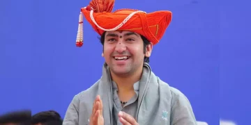 Bihar Politics : बिहार में बाबा बागेश्वर की एंट्री से सियासी हलचल, BJP को मिल सकता है चुनावी फायदा?