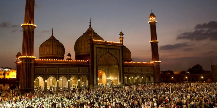 Eid-Ul-Fitr 2025 : देशभर में ईद की नई सुबह.. नई रौनक, मस्जिदों में नमाज की गई अदा