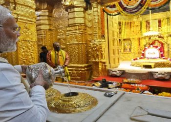 PM Modi : गुजरात दौरे पर पहुंचे PM मोदी, सोमनाथ मंदिर में करेंगे पूजा-अर्चना