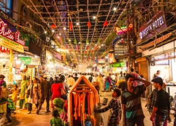 Ramadan 2025 : चांद के दीदार से शुरु हुआ रमजान का महीना, बाजारों में छाई रौनक