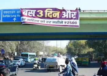 AAP Delhi Politics : ‘बस 3 दिन और….’ पूरी दिल्ली में लगे पोस्टर, बीजेपी को वादा याद दिला रही AAP