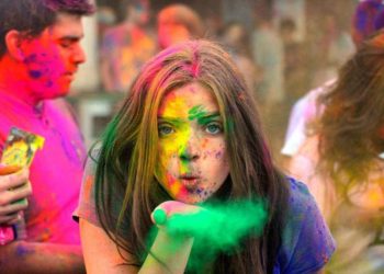 Holi Safety Tips : होली खेलते समय रखें इन बातों का रखें खास ख्याल, अपनाएं ये 5 टिप्स