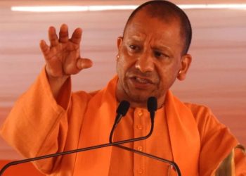 CM Yogi : बरसाना में CM योगी की होली, सभी को दीं ढेर सारी शुभकामनाएं