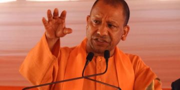 CM Yogi : बरसाना में CM योगी की होली, सभी को दीं ढेर सारी शुभकामनाएं