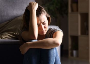 Depression : पुरुषों की अपेक्षा महिला होती है ज्यादा डिप्रेशन का शिकार, जानें क्या है लक्षण ?