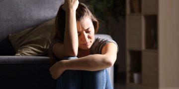 Depression : पुरुषों की अपेक्षा महिला होती है ज्यादा डिप्रेशन का शिकार, जानें क्या है लक्षण ?