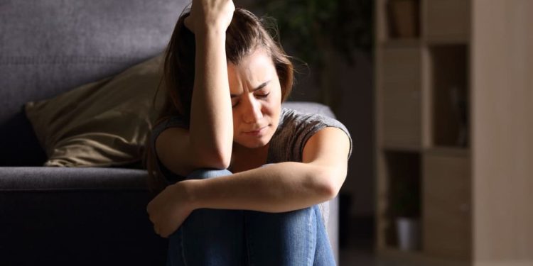 Depression : पुरुषों की अपेक्षा महिला होती है ज्यादा डिप्रेशन का शिकार, जानें क्या है लक्षण ?