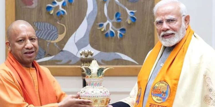 UP Politics : पीएम मोदी और सीएम योगी की हुई मुलाकात, कई अहम मुद्दों पर हुई चर्चा