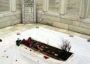 Aurangzeb Controversy : महाराष्ट्र से हटे कब्र! औरंगजेब की कब्र पर महाराष्ट्र में सियासत तेज, एकजुट हुई सभी पार्टियां