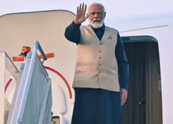 PM Modi : PM मोदी दो दिवसीय यात्रा पर पहुंचे मॉरीशस, किया गया भव्य स्वागत