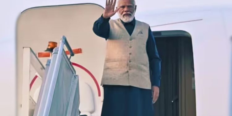 PM Modi : PM मोदी दो दिवसीय यात्रा पर पहुंचे मॉरीशस, किया गया भव्य स्वागत