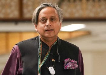 Shashi Tharoor: शशि थरूर ने एक बार फिर की PM मोदी की तारीफ, भारत की कूटनीति पर हुए फिदा