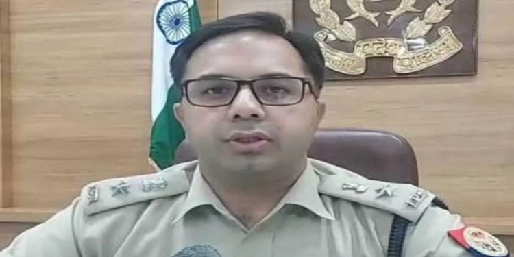 Gorakhpur : देवताओं पर अभद्र टिप्पणी मामले में सिपाही के खिलाफ सख्त एक्शन, एसएसपी ने तुरंत किया निलंबित