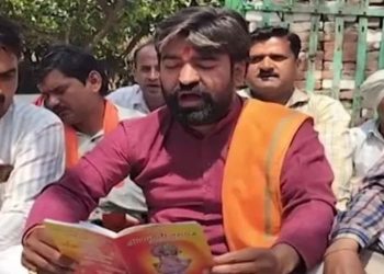 Meerut : मस्जिद के बाहर हनुमान चालीसा! मेरठ में गहराया नया विवाद