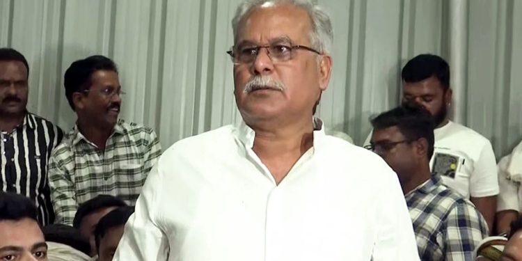 Bhupesh Baghel : छत्तीसगढ़ में भूपेश बघेल के घर CBI की रेड, पूर्व सीएम की बढ़ी मुश्किलें