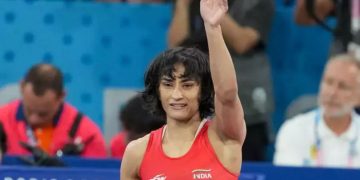 Vinesh Phogat : विनेश फोगाट पर मेहरबान हुई हरियाणा सरकार, चार करोड़ रुपये, सरकारी नौकरी या प्लॉट देने का किया ऐलान