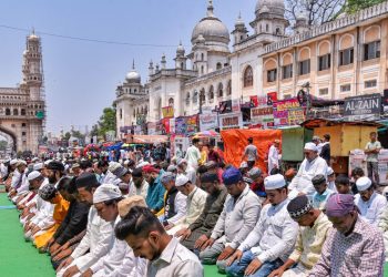 Jumma Alvida Namaz : अलविदा जुमा मुबारक! ईद से पहले आज जुमे की आखिरी नमाज, संभल समेत यूपी के कई जिलों में पुलिस अलर्ट