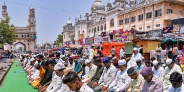 Jumma Alvida Namaz : अलविदा जुमा मुबारक! ईद से पहले आज जुमे की आखिरी नमाज, संभल समेत यूपी के कई जिलों में पुलिस अलर्ट