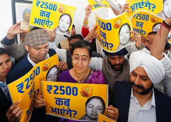 Delhi News : महिला समृद्धि योजना 2025 पर आतिशी ने किया विरोध प्रदर्शन, भाजपा के खिलाफ विधानसभा में खोला मोर्चा