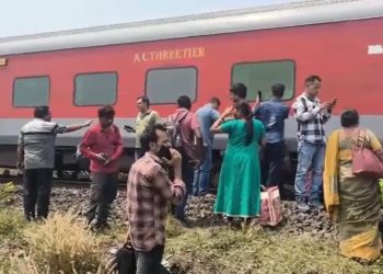 Odisha Train Accident : ओडिशा में बड़ा ट्रेन हादसा, पटरी से उतरे कामाख्या एक्सप्रेस के 11 AC कोच