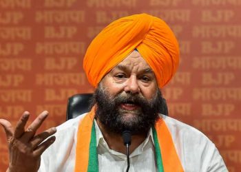 Delhi Politics : AAP के खिलाफ पुलिस थाने पहुंचे तरविंदर सिंह मारवाह, पथराव के लगाए गंभीर आरोप