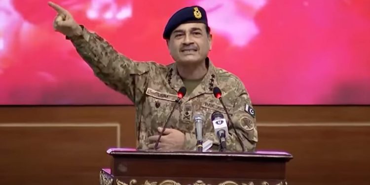 Asim Munir : असीम मुनीर के इस्तीफे की मांग, पाकिस्तान छोड़ भागा आर्मी चीफ का परिवार