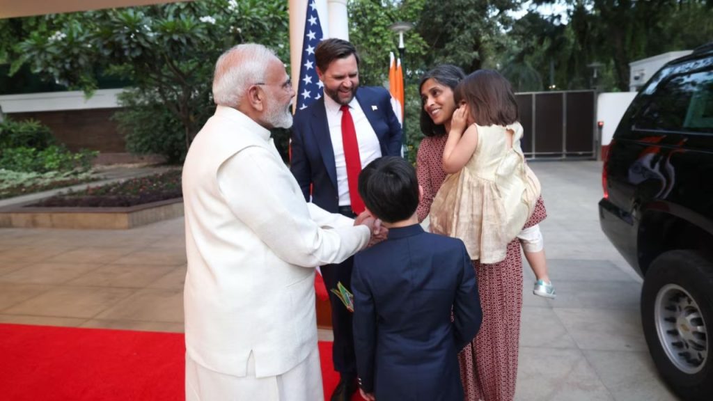 JD Vance India Visit : पीएम मोदी ने जेडी वेंस से की मुलाकात, पूरे परिवार के साथ पहुंचे अमेरिकी उपराष्ट्रपति
