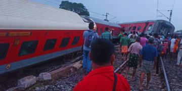 Jharkhand Train Accident: झारखंड में हुआ बड़ा रेल हादसा, आपस में भिड़ गईं 2 मालगाड़ियां, हादसे में 2 लोगों की गई जान