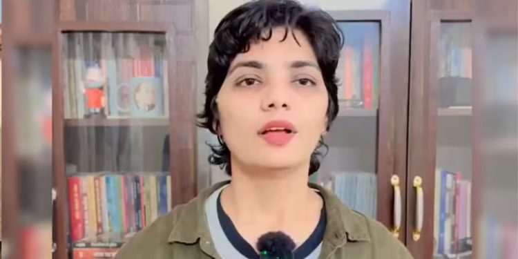 Uttar-Pradesh : देशद्रोह के मुकदमे पर आग बबूला हुई नेहा सिंह राठौर, कहा “दम है तो आतंकवादियों…”