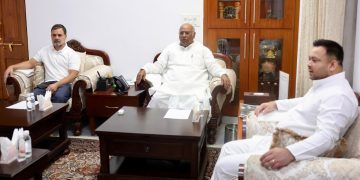 Rahul-Tejashwi : खरगे और राहुल संग बैठक के बाद तेजस्वी यादव का बयान, बोले “स्ट्रेटजी बताते तो नहीं…”