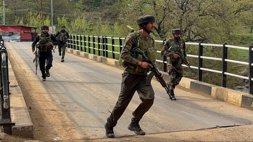Kashmir Terror Attack: पहलगाम के बाद फिर पाक की नापाक हरकत, सेना का मिशन ‘बदलापुर’ हुआ शुरू