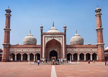 Shahi Jama Masjid Agra : आगरा शाही जामा मस्जिद में जानवर का कटा सिर मिलने से मचा हड़कंप, इलाके में तनाव का माहौल