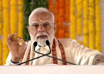 PM Modi : शिव की नगरी वाराणसी पहुंचे PM मोदी, 44 विकास परियोजनाओं का किया उद्घाटन-शिलान्यास