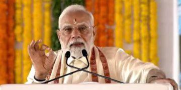 PM Modi : शिव की नगरी वाराणसी पहुंचे PM मोदी, 44 विकास परियोजनाओं का किया उद्घाटन-शिलान्यास