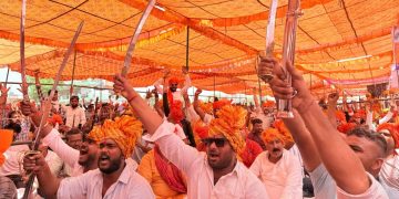 Karni Sena Rally : करणी सेना की रैली में बवाल, प्रदर्शनकारियों ने लहराई पुलिस के सामने तलवारें  