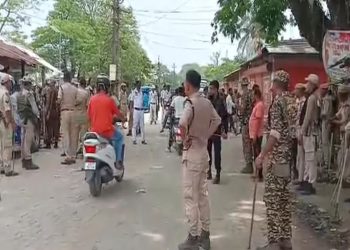 Assam : असम में वक्फ के खिलाफ हुई हिंसा, दंगाइयों ने किया पुलिस पर पथराव