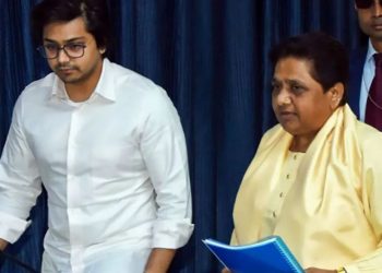 Mayawati : आकाश आनंद ने मायावती से मांगी माफी, BSP में होगी वापसी!