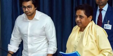 Mayawati : आकाश आनंद ने मायावती से मांगी माफी, BSP में होगी वापसी!