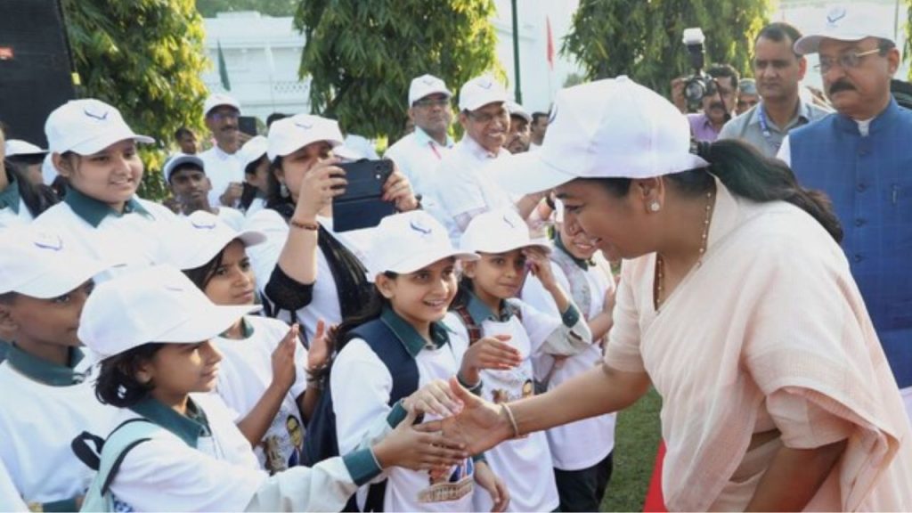 Delhi School Fee Act : मनमानी फीस वसूली पर CM रेखा का कड़ा रुख, दिल्ली सरकार ने पास किया बिल