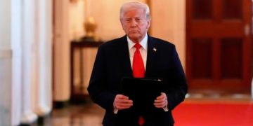 Donald Trump : पैसे, टिकट सब मिलेगा…अमेरिका छोड़ने के लिए लोगों को लालच दे रहे ट्रंप